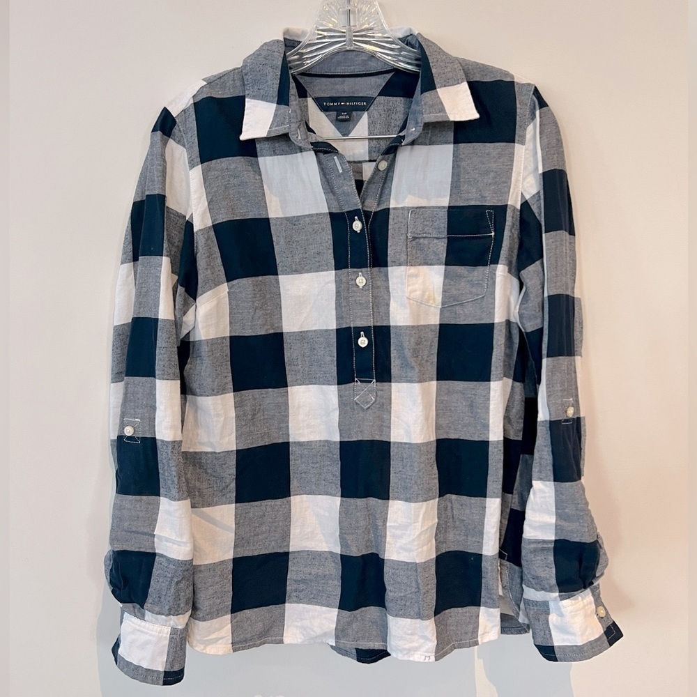 Tommy Hilfiger Women’s Long Sleeve Half Button Roll Tab Popover shirt top S